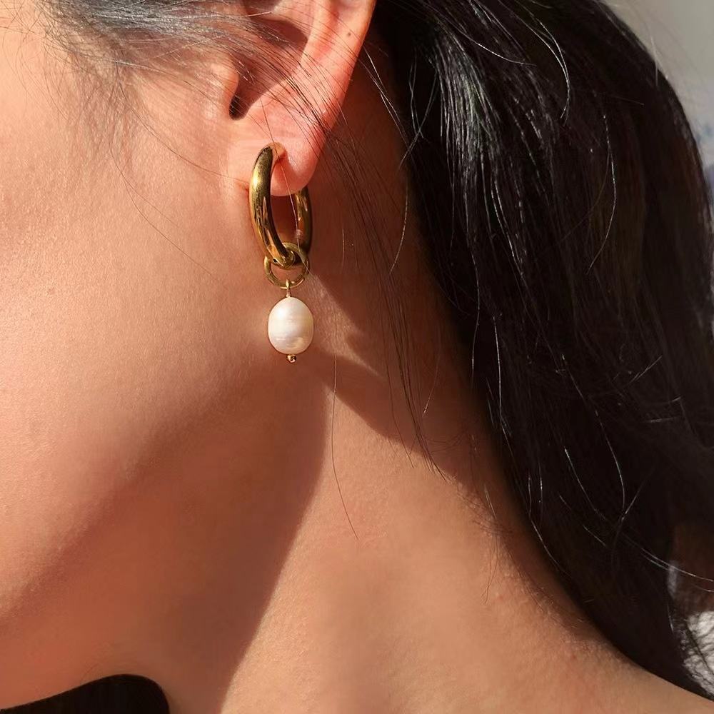 Lumière Pearl Hoops