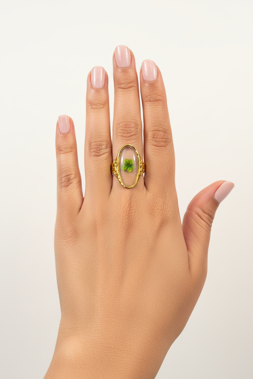 Cinematic Gold Oval Clover Ring - White Studio