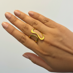 Cinematic Gold S-Wave Ring - White Studio
