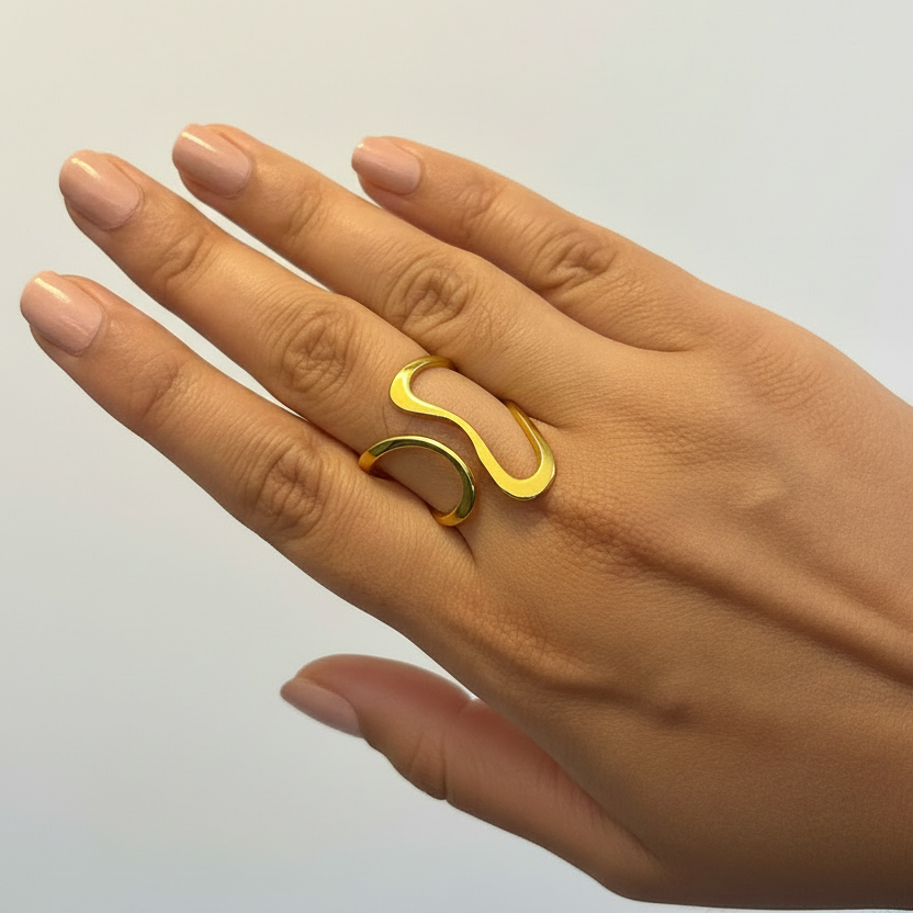 Cinematic Gold S-Wave Ring - White Studio