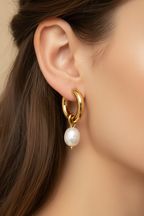 Close-up Pearl Drop Earring