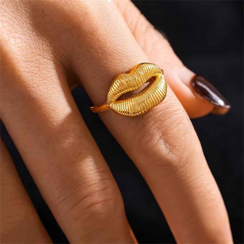 Kiss Ring