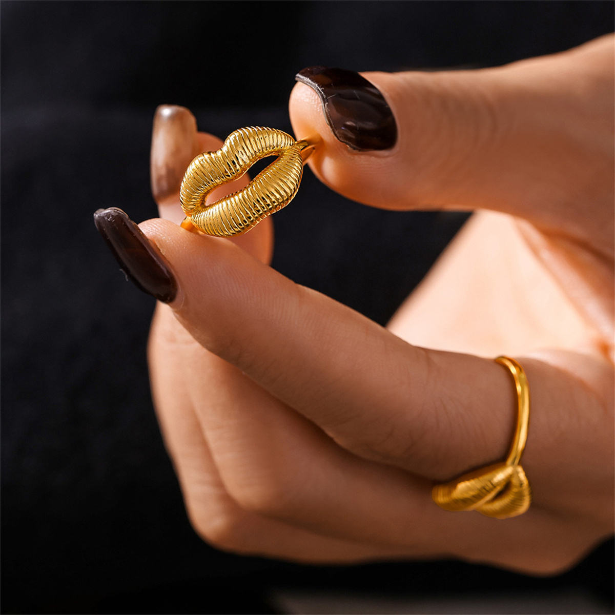 Kiss Ring